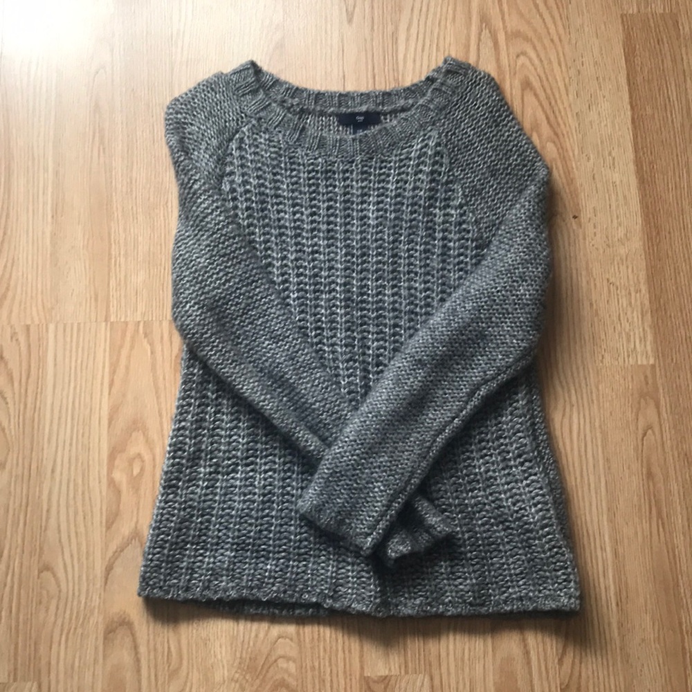 Gap sweater